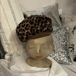 Leopard Print Beret if you’re a vintage girl?  Here u go ! Small